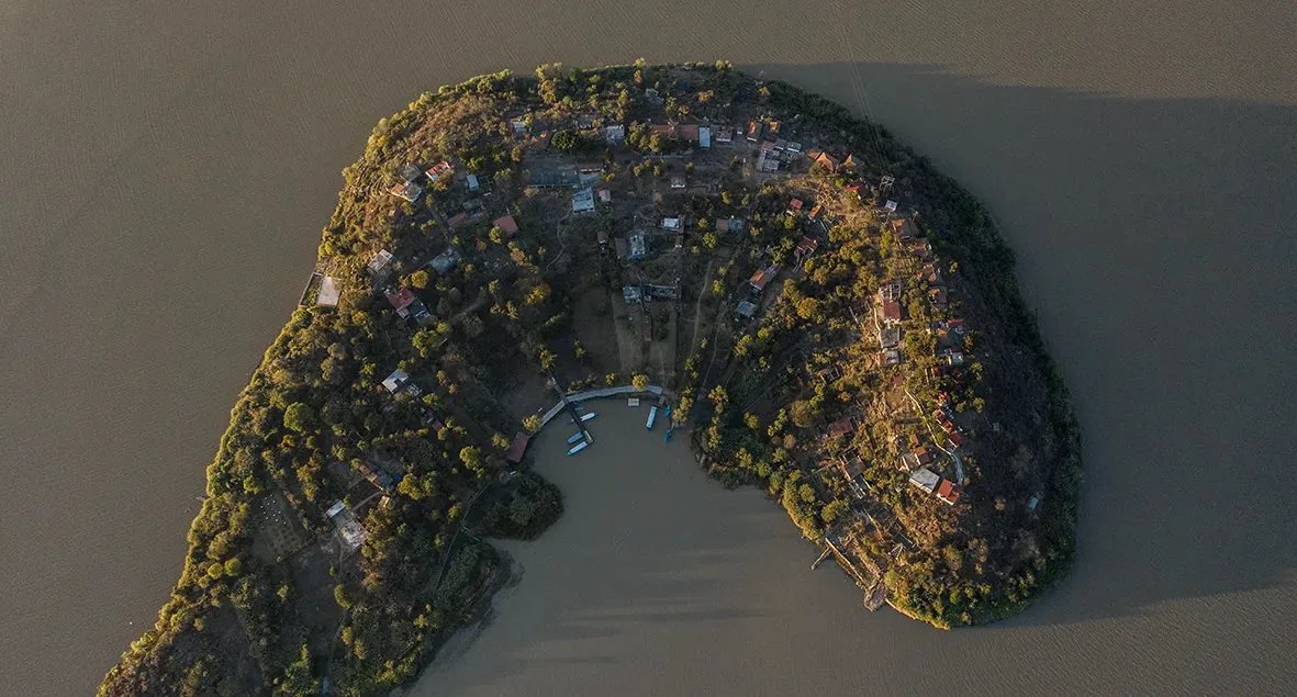 Yunuén — Islas