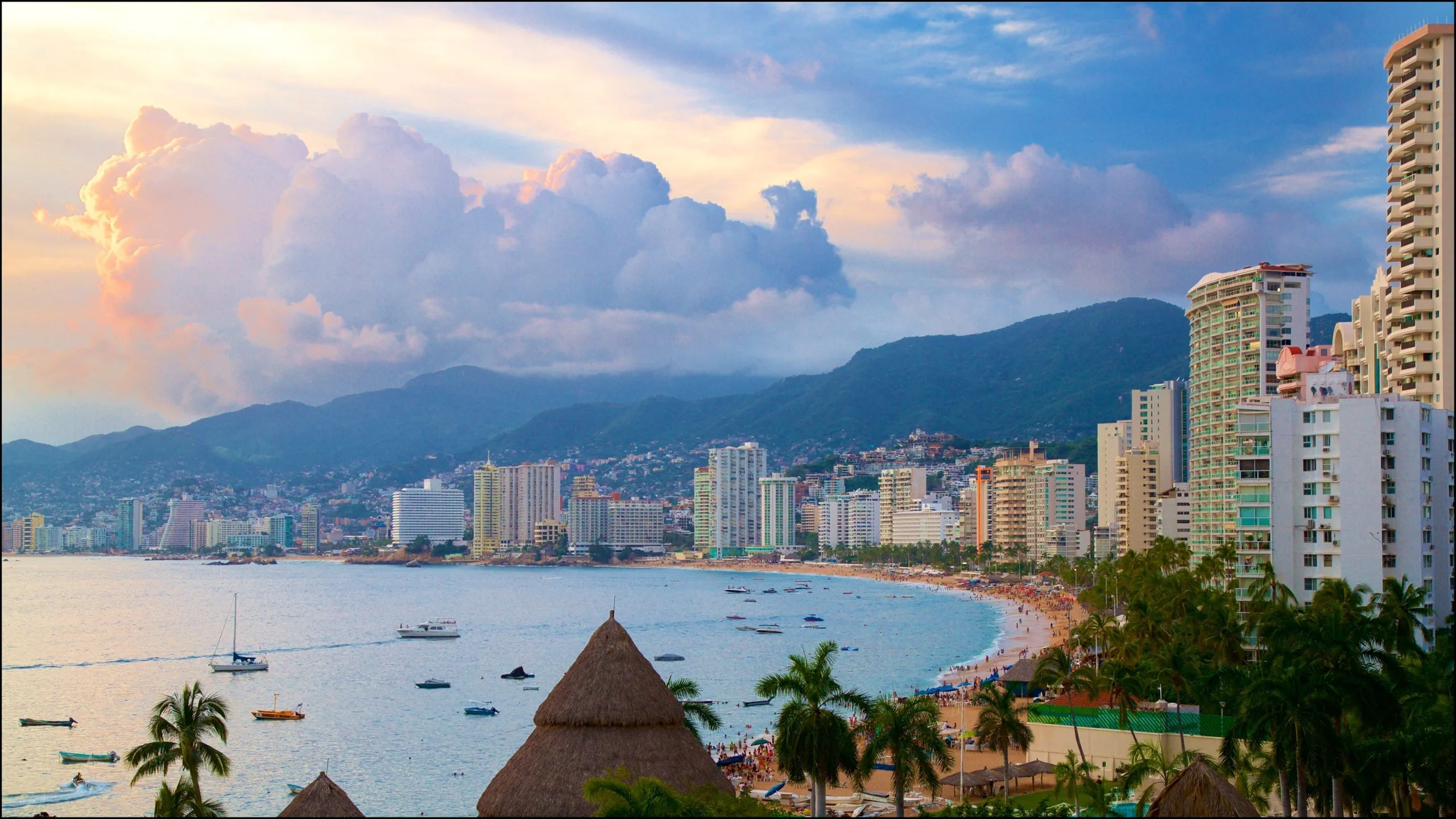 Guerrero, México — Guerrero une playas doradas de Acapulco e Ixtapa, el plateado Taxco y tradiciones vivas entre montañas y Costa Chica