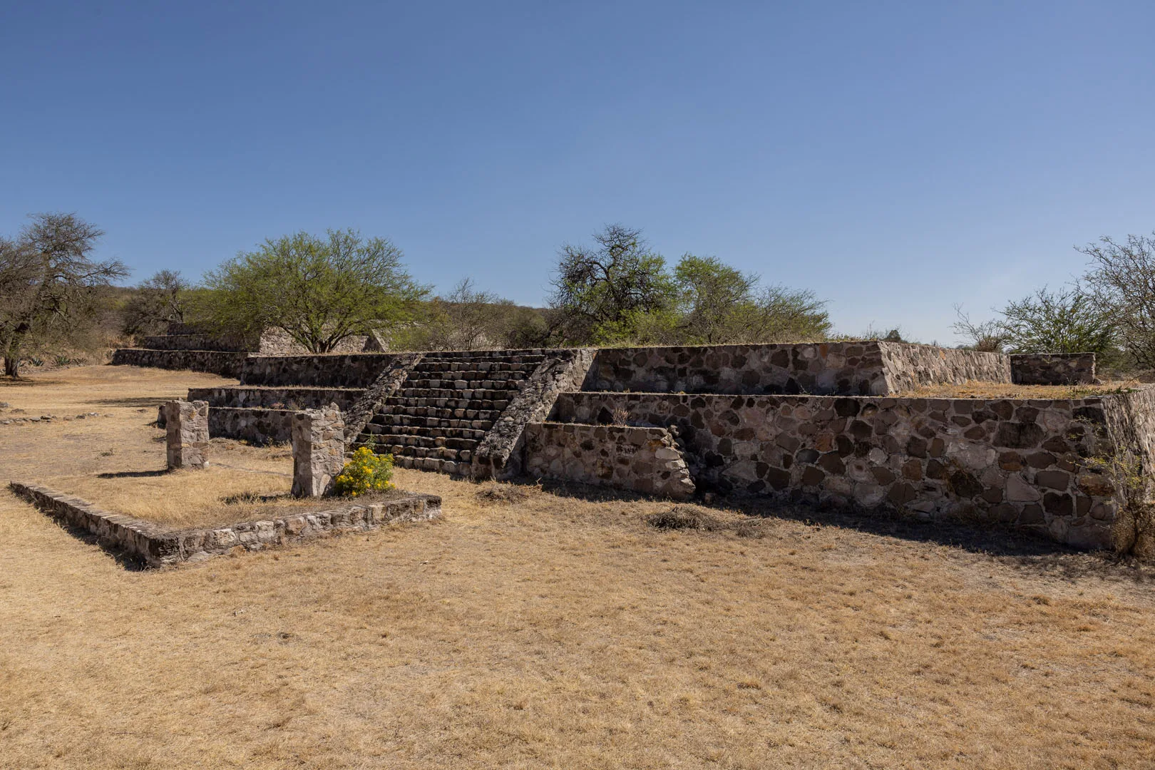 Tres Cerritos — zona arqueológica de cultura undefined