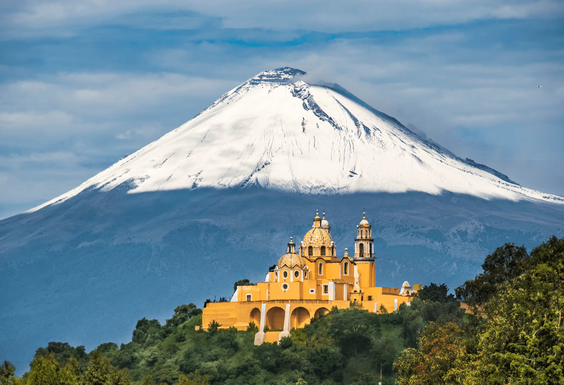 Puebla, Puebla — Puebla: barroco Patrimonio Mundial, la pirámide más grande del mundo en Cholula, volcanes nevados y la cuna del mole y los chiles en nogada