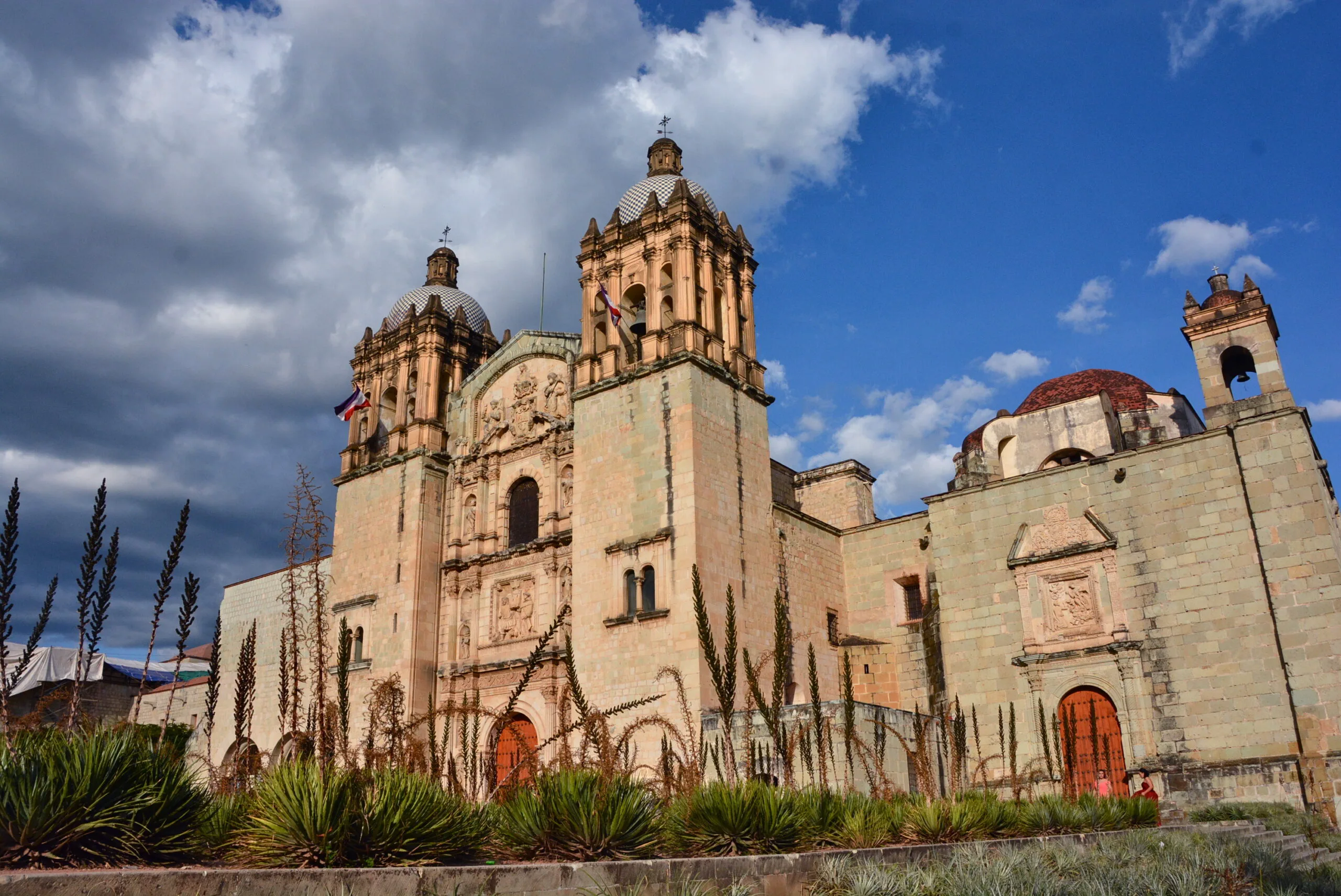 Oaxaca, Oaxaca — Oaxaca: capital colonial Patrimonio Mundial, Monte Albán, mezcal, playas del Pacífico y la mejor cocina de México